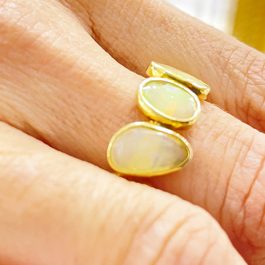 Anillo de plata bañada en oro de opalo de fuego para mujer