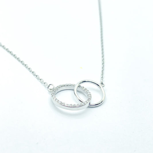 Collar de plata aros entrelazados con circonitas para mujer