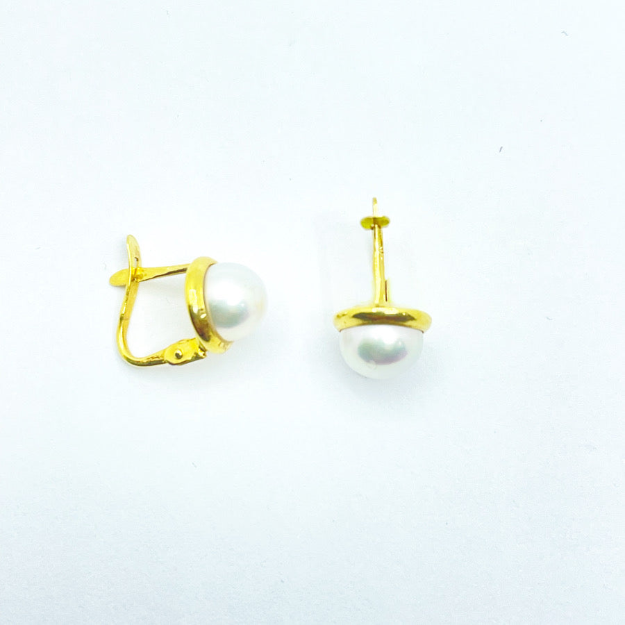 Pendientes de oro para mujer con media perla y cierre catalán