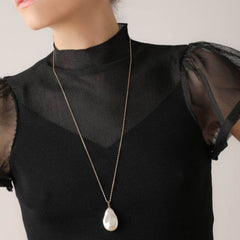 Collar largo MAJORICA Keila dorado con perla blanca salvaje para mujer