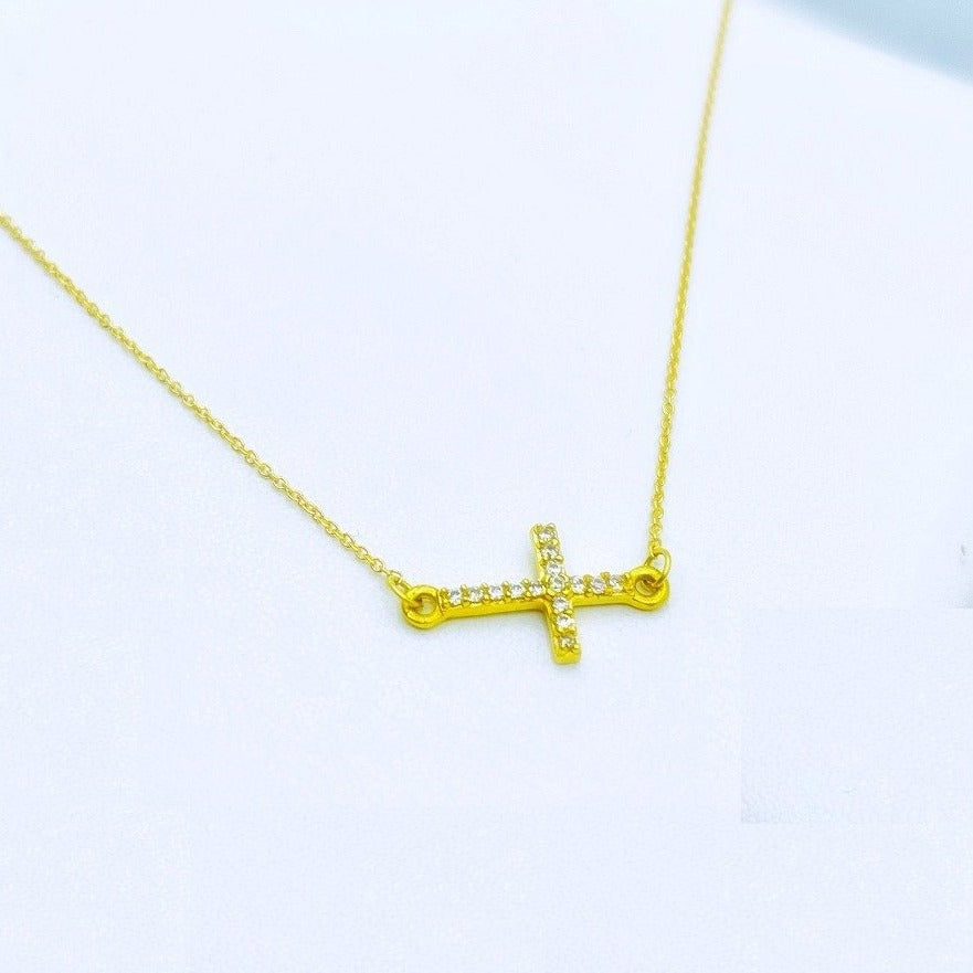 Collar cruz horizontal en oro 18k con circonitas para mujer