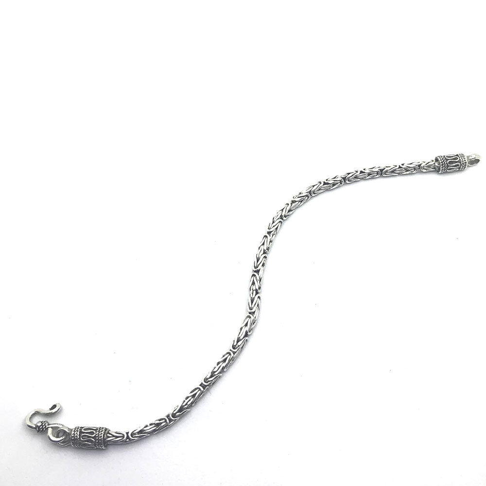 Pulsera de plata bizantina de 20 cm largo y 4 mm de ancho.