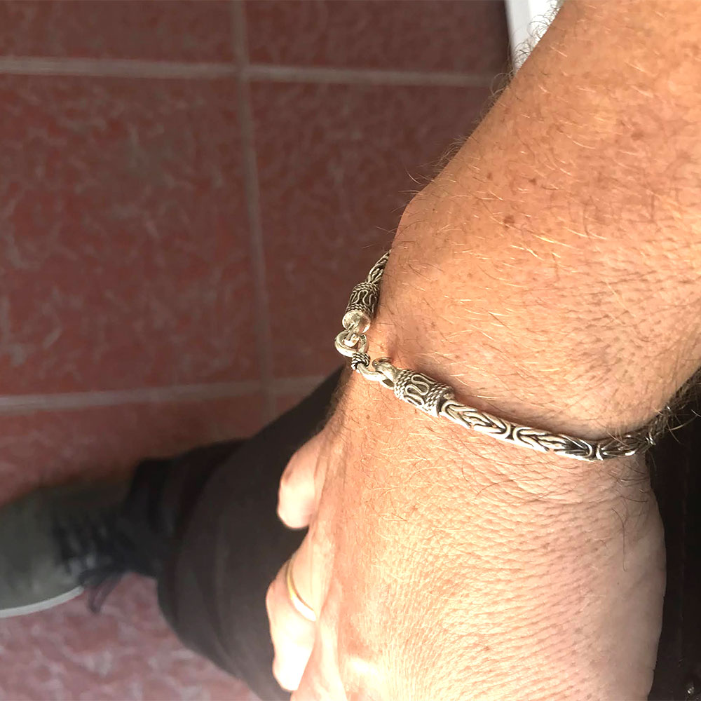 Pulsera de plata bizantina de 20 cm largo y 4 mm de ancho.