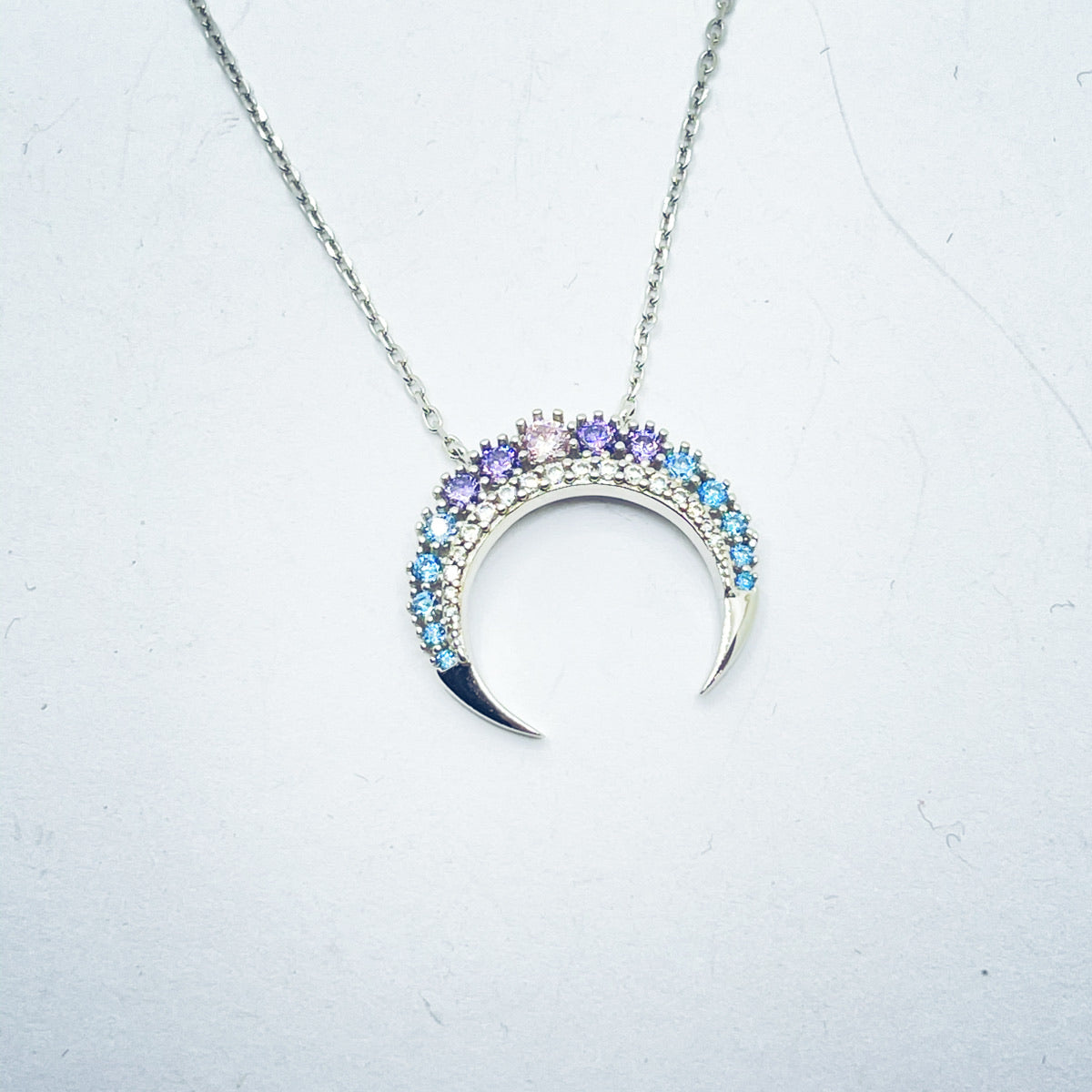 Collar de plata con Media Luna invertida con circonitas de colores