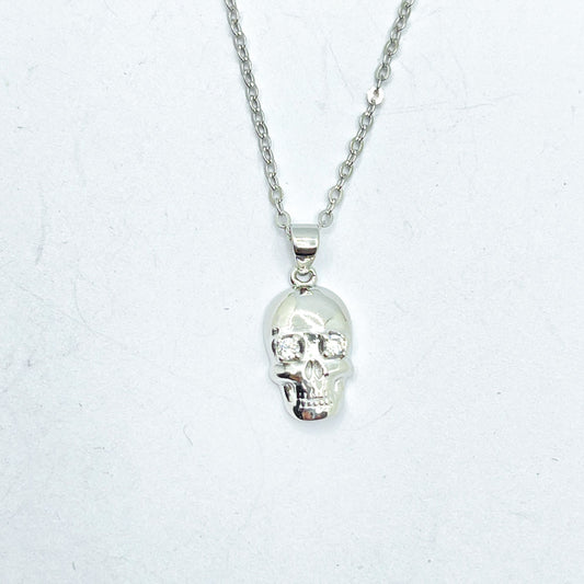 Collar de plata de calavera con ojos de circonitas para mujer