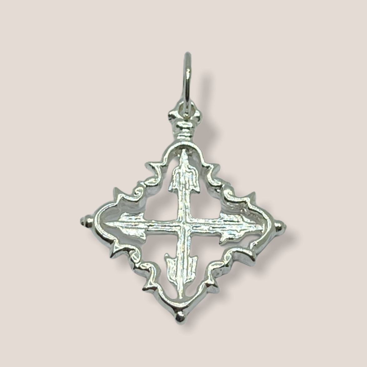 Cruz mallorquina de plata de ley en diferentes tamaños