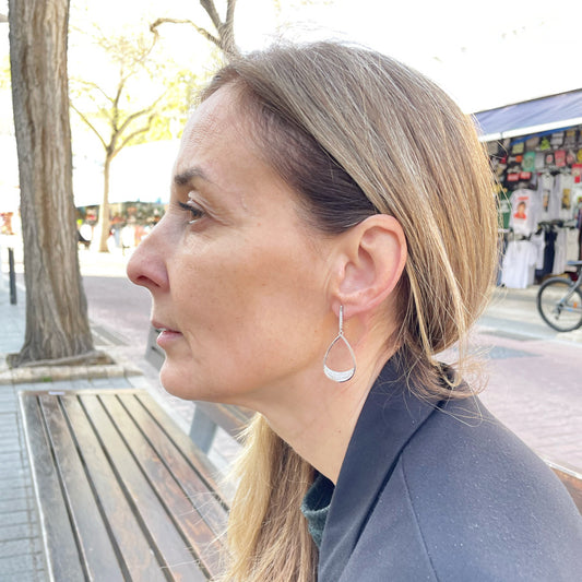 Pendientes largos de plata tipo gota con circonitas para mujer