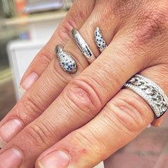 Anillo de plata con eslabón cubano y circonitas para mujer