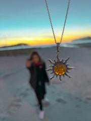 Colgante de plata Sol con piedra ámbar 32mm para mujer