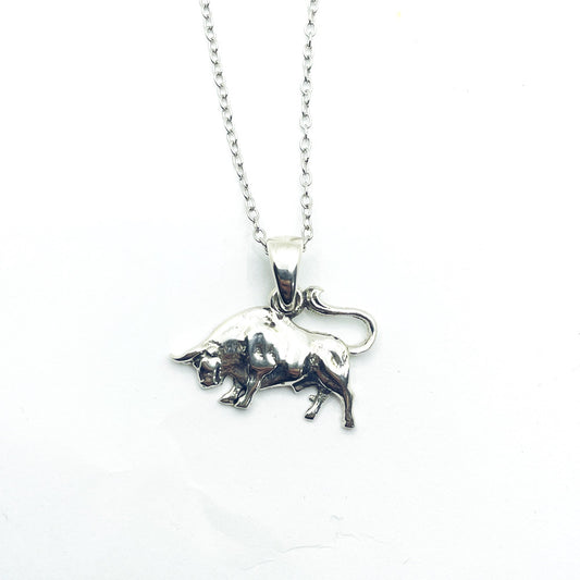 Collar de plata rodiada con TORO de 22mm ancho