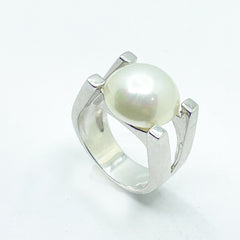 Anillo de plata ancho y media perla blanca MAJORICA para mujer