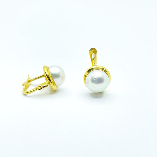 Pendientes de oro para mujer con media perla y cierre catalán