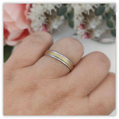 Alianza de Oro blanco 18Kt. franja central oro Amarillo