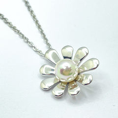 Collar plata perla blanca Majorica flor para mujer