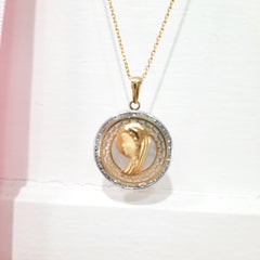 Colgante Medalla Virgen en oro de 18k bicolor Madreperla