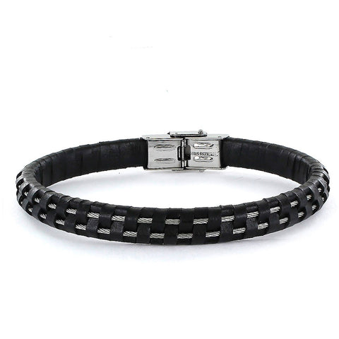 Esta pulsera de cuero y acero, de alta calidad, es una excelente opción para aquellos a quienes les gusta mostrar personalidad con su atuendo.