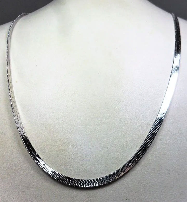 Cadena de plata plana de 40 cm de largo y 3 mm de ancho
