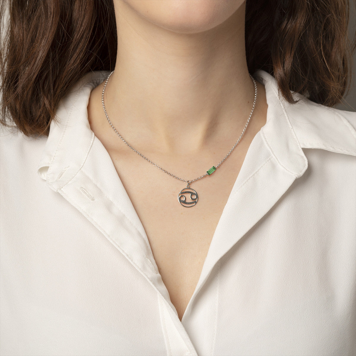 Collar Victoria Cruz de plata signo del zodiaco CANCER con erinita para mujer