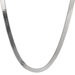 Cadena plana de plata tipo choker para mujer