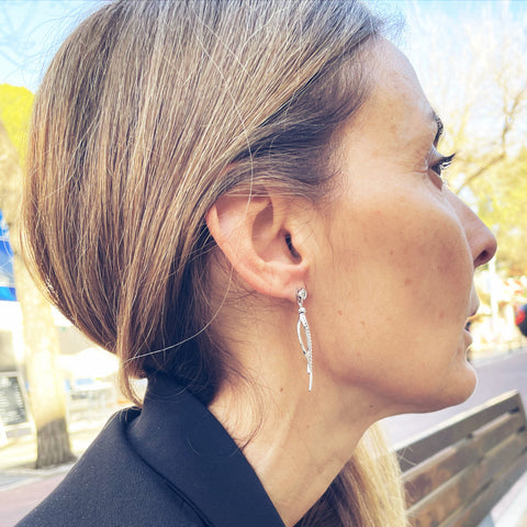 Pendientes largos de plata forma de hoja con circonitas para mujer