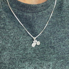 Collar de plata bicicleta con circonitas para mujer