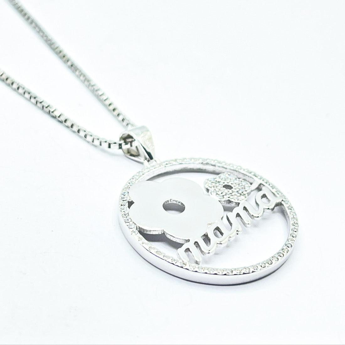 Collar con colgante MAMA de plata Circulo de circonitas con flores para mujer