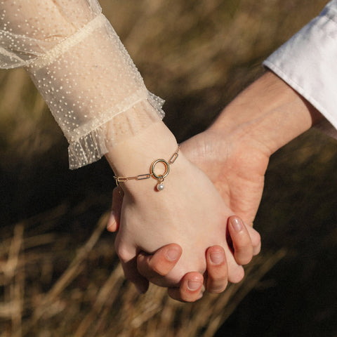 Pulsera de plata bañada en oro Victoria Cruz perla blanca circulos para mujer